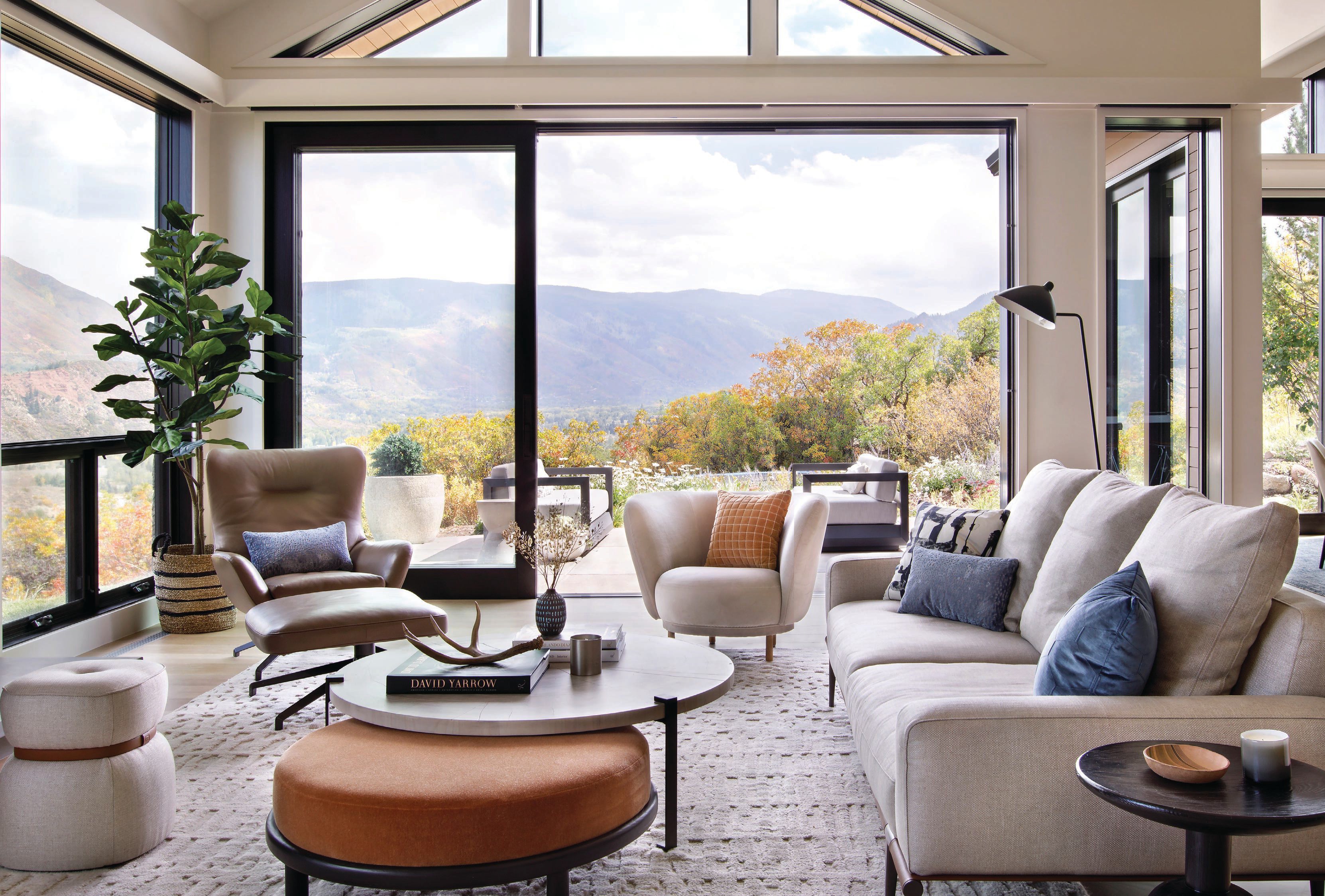 Joe McGuire Design maximized the views in this West Buttermilk home. JOE MCGUIRE DESIGN PHOTO COURTESY OF GIBEON PHOTOGRAPHY