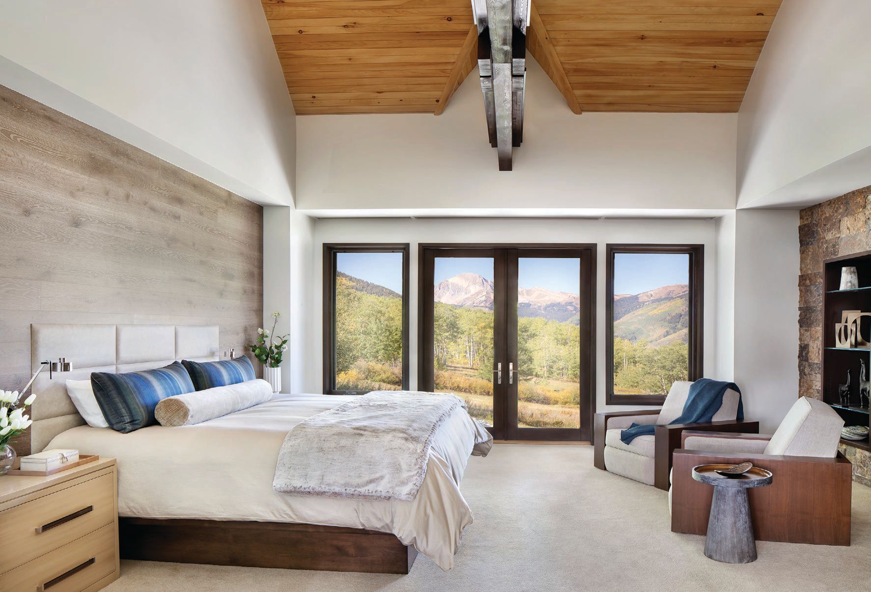 The primary bedroom offers panoramic views ANNE GRICE INTERIORS PHOTO COURTESY OF GIBEON PHOTOGRAPHY 