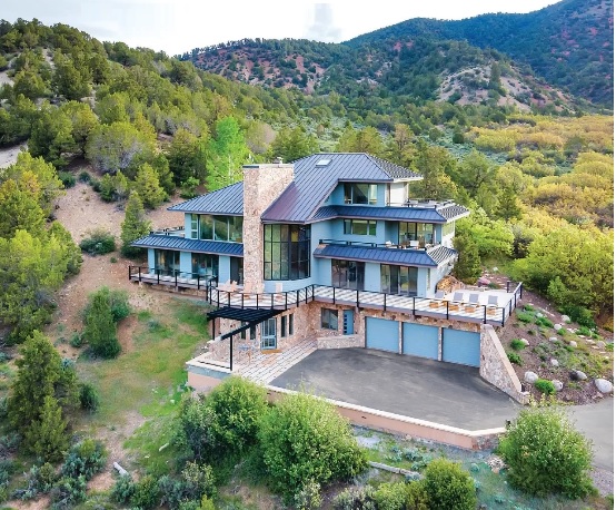The home in Old Snowmass features multiple levels. PHOTOGRAPHED BY SAM FERGUSON