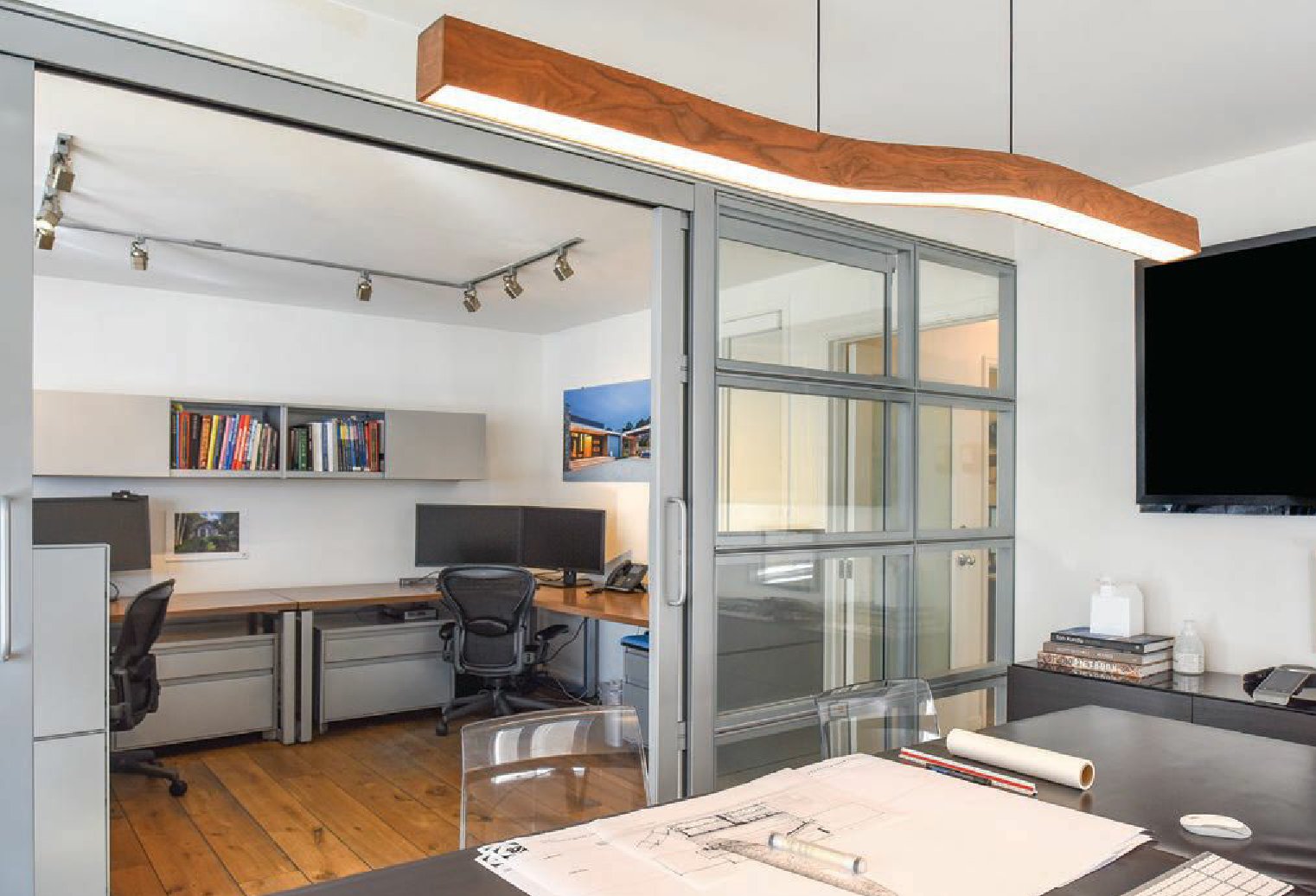 Double-pane glass doors slide closed for privacy. PHOTO COURTESY OF ZONE 4 ARCHITECTS